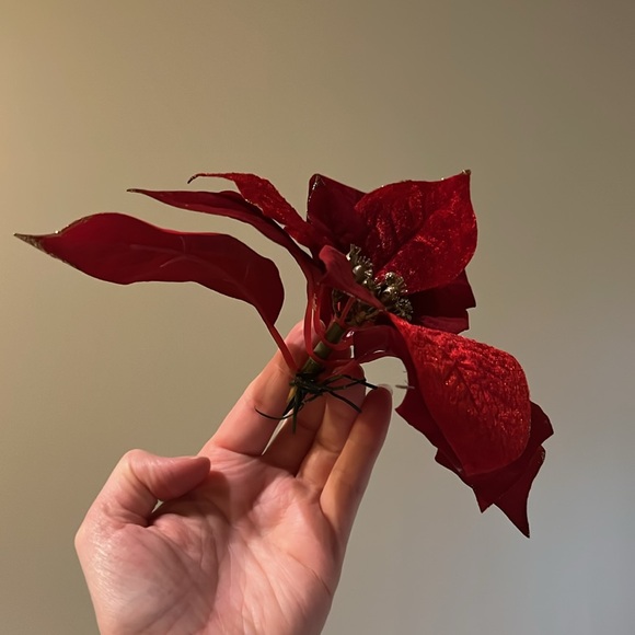 💝 FREE when Bundled 💝 Red Poinsettia Flower Velvet & Gold Glitter Tips - Picture 2 of 3